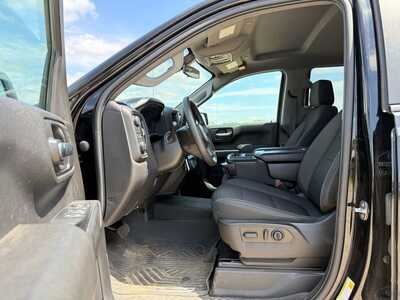 2022 Chevrolet 1500 Crew Cab, $30790. Photo 8