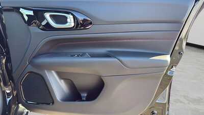 2026 Jeep Compass, $28834. Photo 9