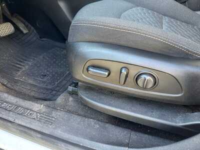 2019 Chevrolet Equinox, $10990. Photo 9