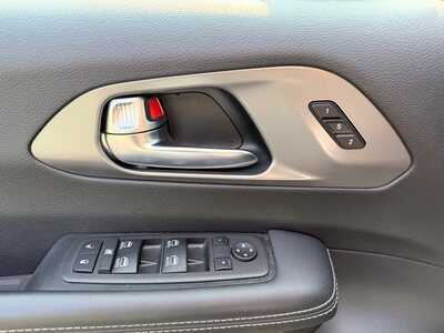 2025 Chrysler Pacifica, $29990. Photo 11