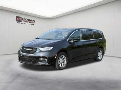 2025 Chrysler Pacifica, $29990. Photo 4