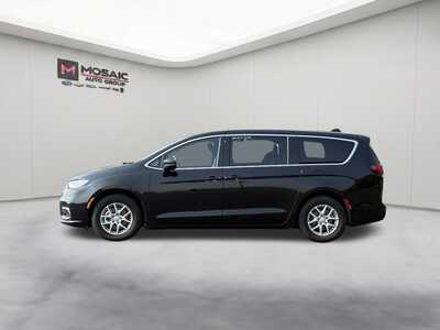 2025 Chrysler Pacifica, $29990. Photo 5