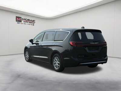2025 Chrysler Pacifica, $29990. Photo 7