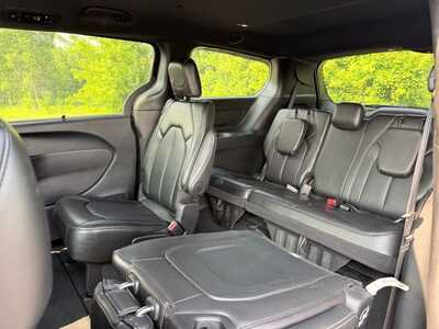 2025 Chrysler Pacifica, $29990. Photo 8