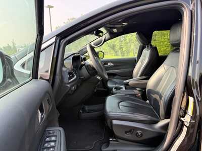 2025 Chrysler Pacifica, $29990. Photo 9