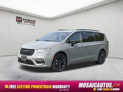 2025 Chrysler Pacifica, $34990. Photo 3