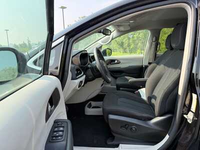 2024 Chrysler Voyager, $24990. Photo 9