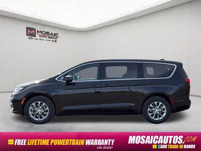 2026 Chrysler Pacifica, $37802. Photo 4