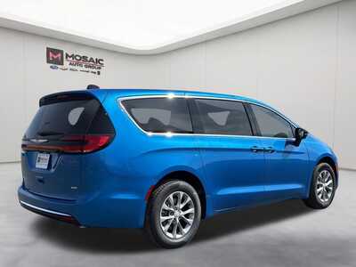 2026 Chrysler Pacifica, $38233. Photo 7