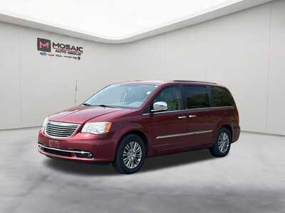 2013 Chrysler Town & Country, $7130. Photo 4