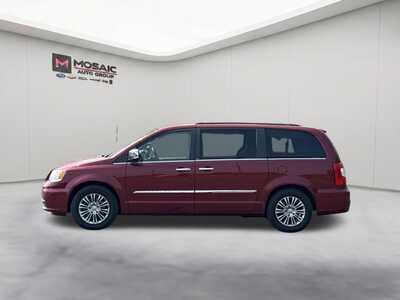 2013 Chrysler Town & Country, $7130. Photo 5