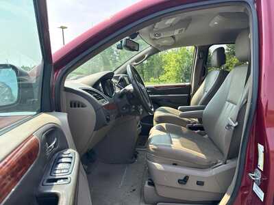 2013 Chrysler Town & Country, $7130. Photo 9