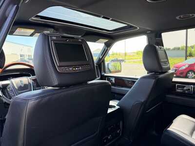 2016 Lincoln Navigator, $16990. Photo 8
