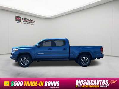 2017 Toyota Tacoma, $27990. Photo 4