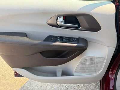 2017 Chrysler Pacifica, $12990. Photo 11