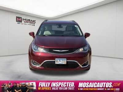 2017 Chrysler Pacifica, $12990. Photo 2