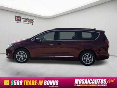 2017 Chrysler Pacifica, $12990. Photo 4