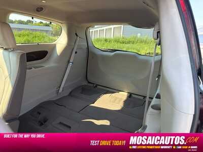 2017 Chrysler Pacifica, $12990. Photo 6