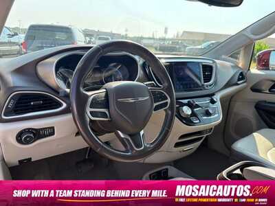 2017 Chrysler Pacifica, $12990. Photo 9