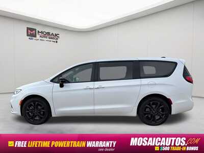 2026 Chrysler Pacifica, $38541. Photo 5