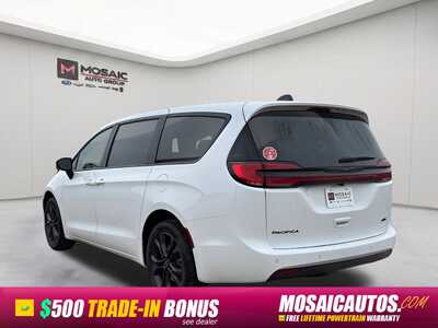 2026 Chrysler Pacifica, $38541. Photo 6