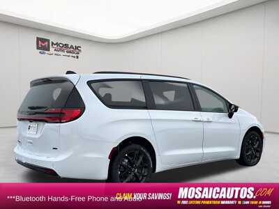 2026 Chrysler Pacifica, $40494. Photo 2
