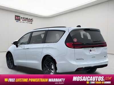 2026 Chrysler Pacifica, $40494. Photo 4