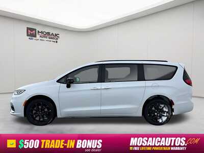 2026 Chrysler Pacifica, $40494. Photo 5