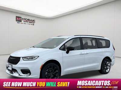 2026 Chrysler Pacifica, $40494. Photo 6
