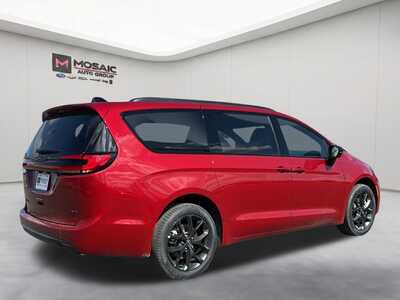 2026 Chrysler Pacifica, $40925. Photo 7