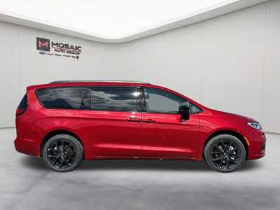 2026 Chrysler Pacifica, $40925. Photo 8