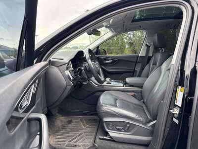 2021 Audi Q7, $19990. Photo 8