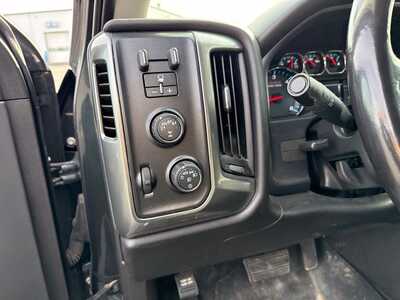 2018 Chevrolet 1500 Crew Cab, $25990. Photo 9