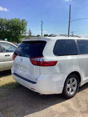 2016 Toyota Sienna, $16295. Photo 5