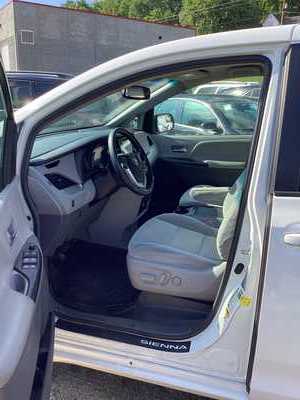 2016 Toyota Sienna, $16295. Photo 7