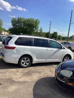 2016 Toyota Sienna, $16295. Photo 10