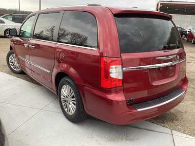2014 Chrysler Town & Country, $9795. Photo 2