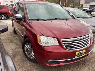 2014 Chrysler Town & Country, $9795. Photo 5