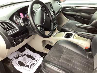 2014 Chrysler Town & Country, $9795. Photo 6