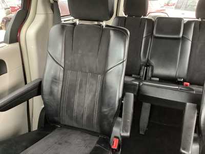2014 Chrysler Town & Country, $9795. Photo 7