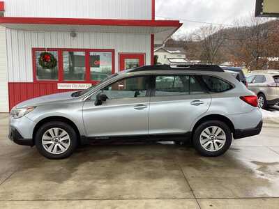 2019 Subaru Outback, $18695. Photo 2