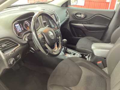 2020 Jeep Cherokee, $16995. Photo 9