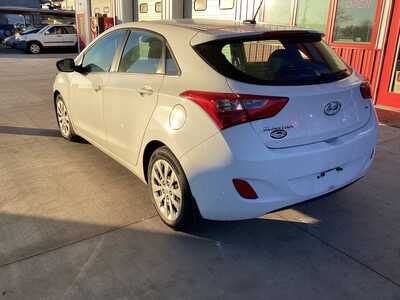 2016 Hyundai Elantra, $10395. Photo 3