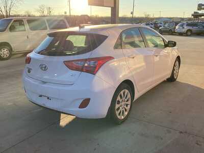 2016 Hyundai Elantra, $10395. Photo 5