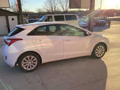 2016 Hyundai Elantra, $10395. Photo 6