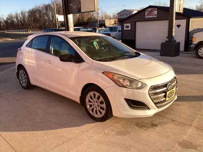 2016 Hyundai Elantra, $10395. Photo 7