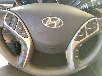 2016 Hyundai Elantra, $10395. Photo 9