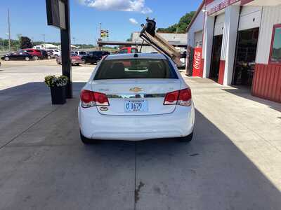 2016 Chevrolet Cruze, $5995. Photo 4