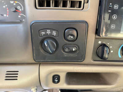 2004 Ford F250 Crew Cab, $10671. Photo 11