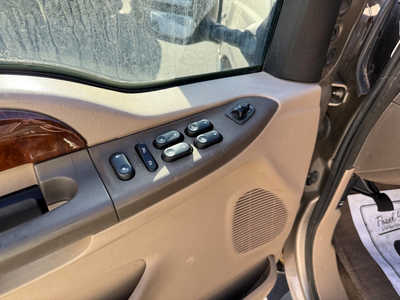 2004 Ford F250 Crew Cab, $10671. Photo 6